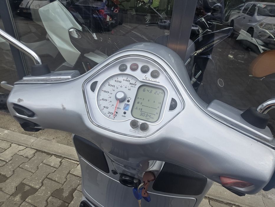 Piaggio Vespa 250 cc - 3000 km - Transport Gratuit - Garantie -