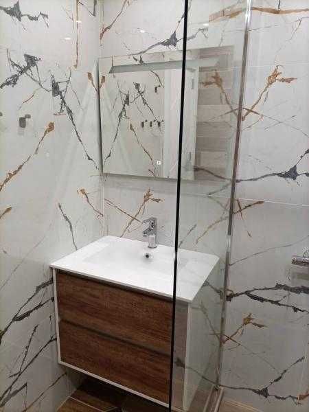 Дава се под наем Двустаен апартамент в Бургас, Център - 70 кв.м за 612 € - Снимка #11
