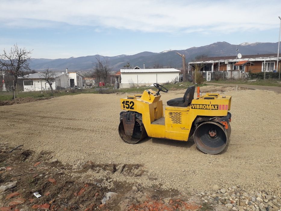 Двубандажен вибрационен валяк