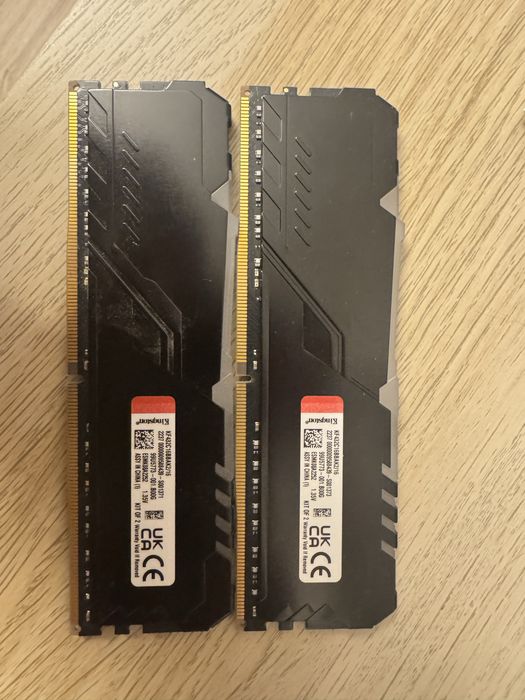 Placute RAM Kingston RGB 16GB 3200mhz (2x8)