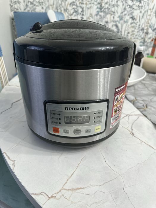 Продам мультиварку в отличном состояние