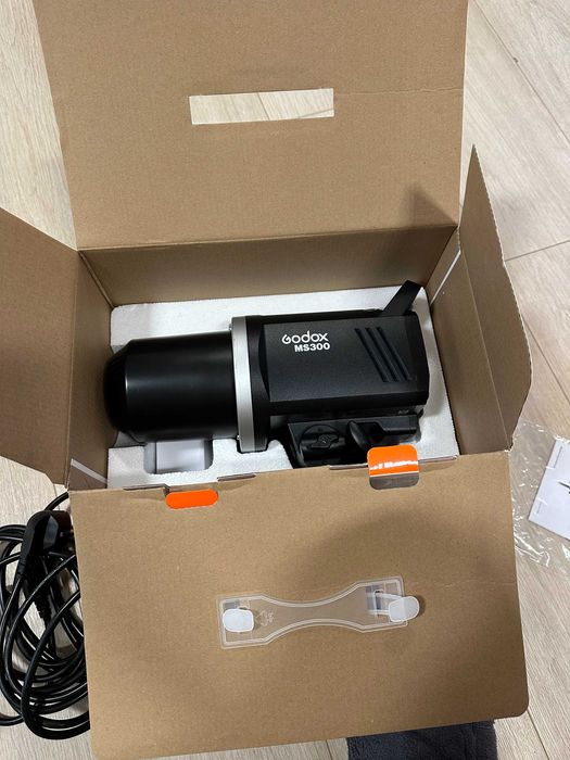 Студийна светкавица GODOX MS300