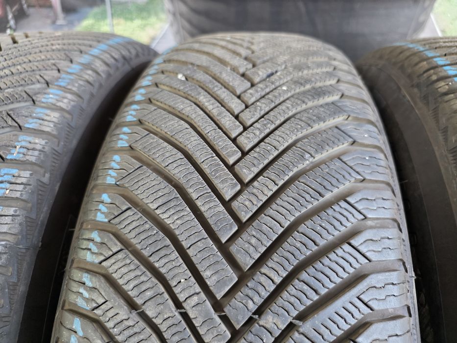 235/60/18 MICHELIN 4бр