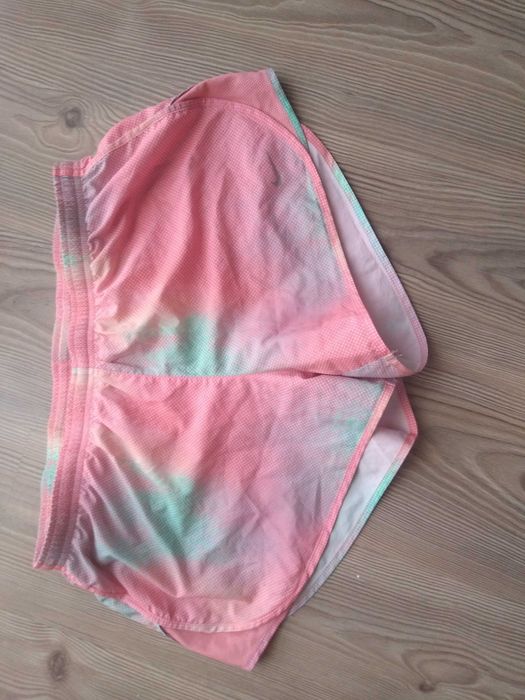 Nike дамски къси панталони