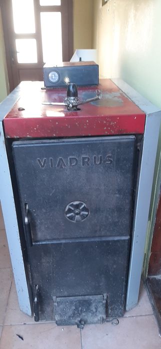 Centrala pe lemne 35 KW, Pompă, Boiler electric 80l, 6 calorifere