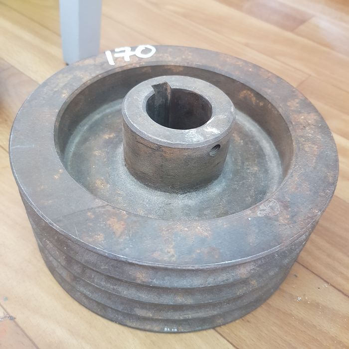 Шкивы на вал двигатетя