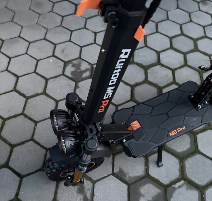 Продам самокат Kugoo.