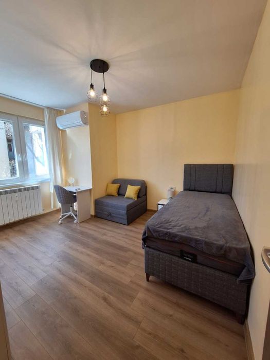 Дава се под наем Тристаен апартамент в София, Център - 80 кв.м за 1097.01 € - Снимка #2