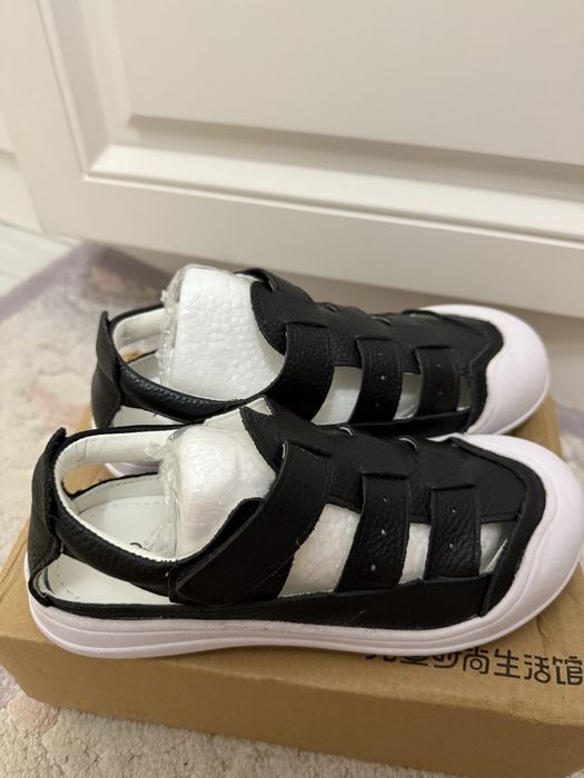 Новые туфли(сандалии) для школы