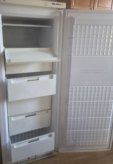 Zanussi Lehel LOF 2304 – фризер 190 л, 6 чекмеджета