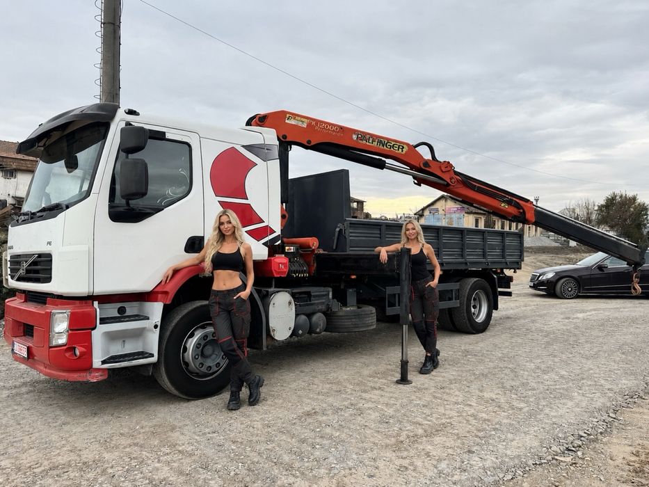 Camion basculabil cu macara volvo