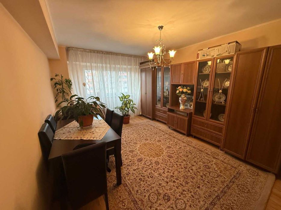 Vand apartament cu 3 camere
