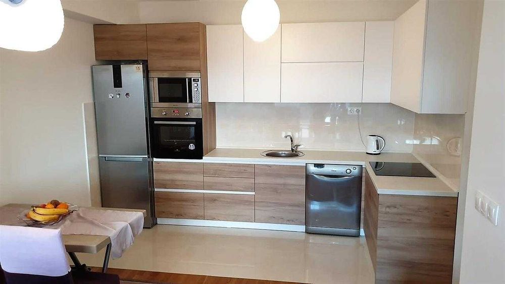 Дава се под наем Двустаен апартамент в Бургас, Център - 56 кв.м за 219.3 € - Снимка #1