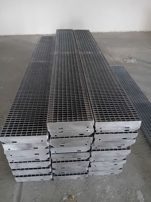 Trepte zincate de exterior  4mm grosime