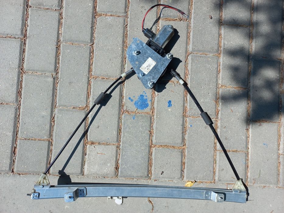 Стъклоповдигачи за Рено Меган Сценик сценик
Renault Megane Sc