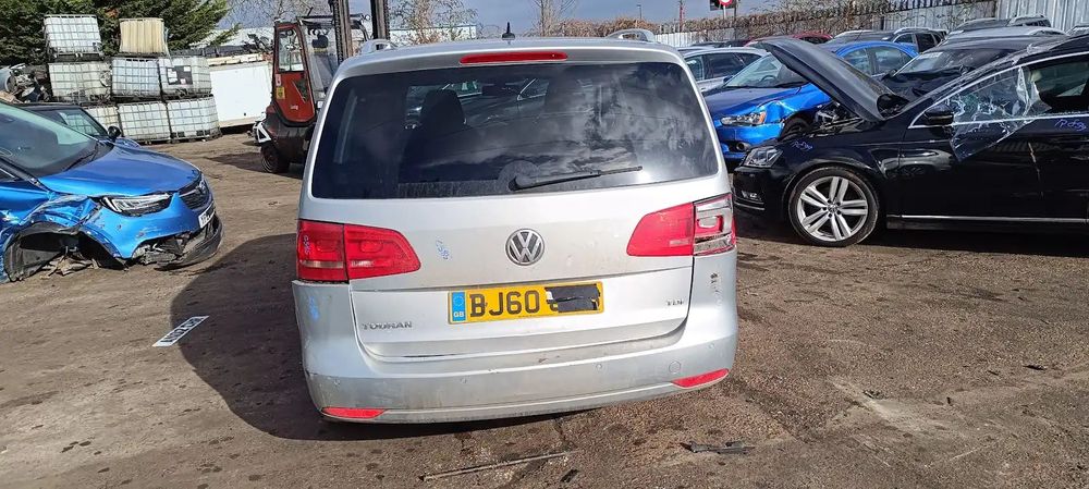 Dezmembrari / Dezmembrez VW Touran (1T3) [Fabr 2010-2015] 1.6 TDI CAYC cutie viteze manuala cod culoare LA7W