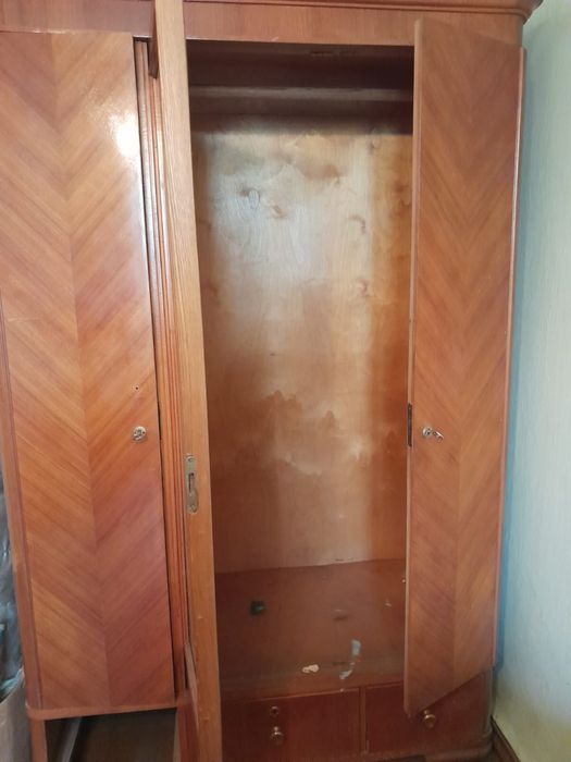 Шкаф деревянный в хорошем состоянии