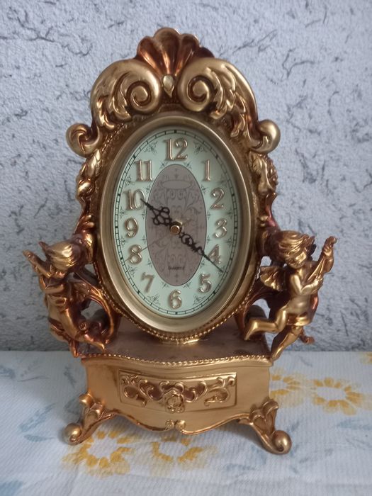 Продаются каминные часы. Высота 32 см., ширина  20 см.