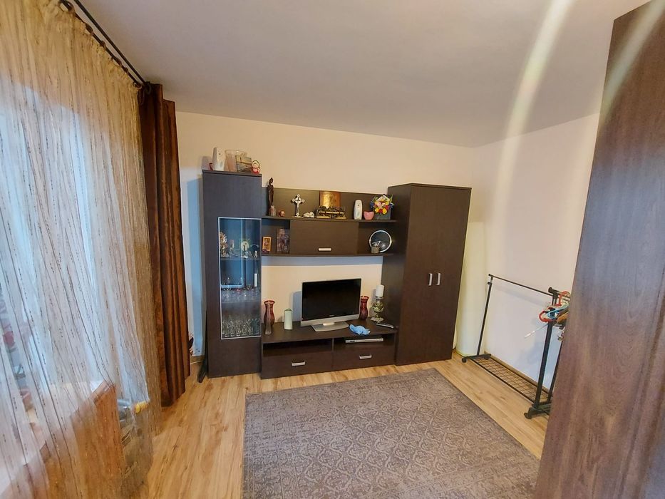 Închiriez apartament