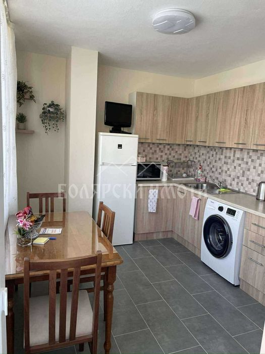 Тристаен апартамент до парк Марно Поле