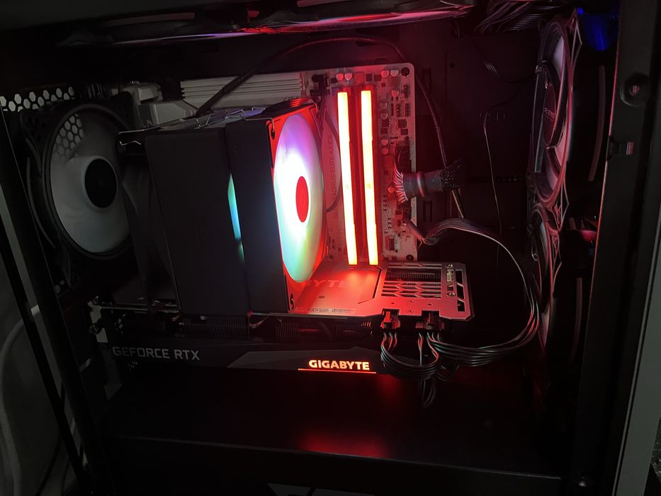 Vand pc Gaming ryzen 7 7800x3d cu RTX 3070