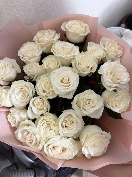 Продам белые метровые розы