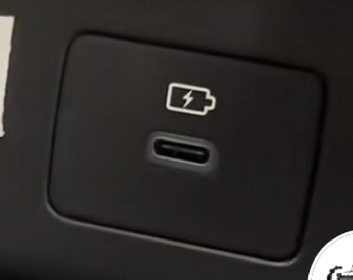 Priza USB, Lampă torpedou, Antena radio codita, plafoniere, twitere