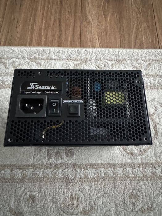 Vand sursa de alimentare Seasonic Focus 650W modulara, in gar