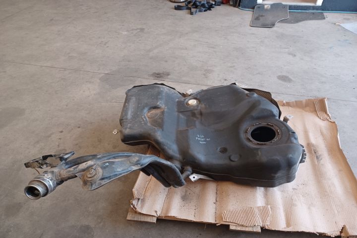Rezervor combustibil 3C0201021GR Volkswagen VW Passat B6
