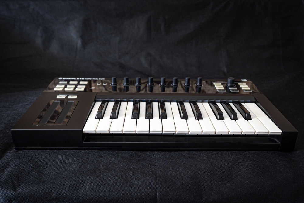 Midi Keyboard controller Native Instruments Komplete Kontrol S25