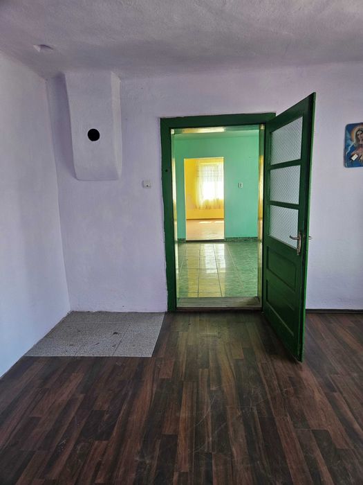 Casa ComCârța judSibiu curte si gradina 3 camere hol baie grajd sura magazie pivnita Apa gazul la poarta si curent Fantana in curte Zona buna PRET NEG