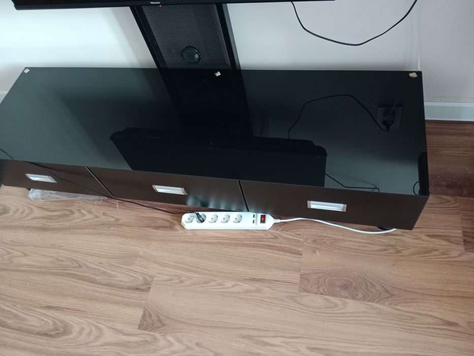 Потставка для телевизора