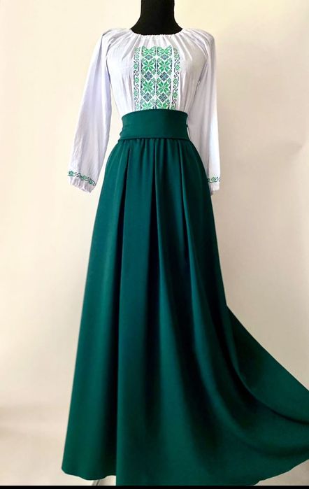 Costum damă , traditional, brodat