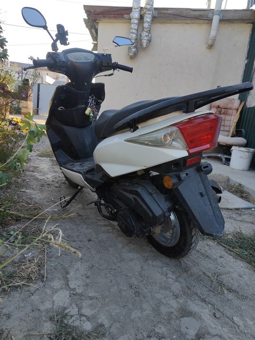 Скутор на ходу сел и поехал