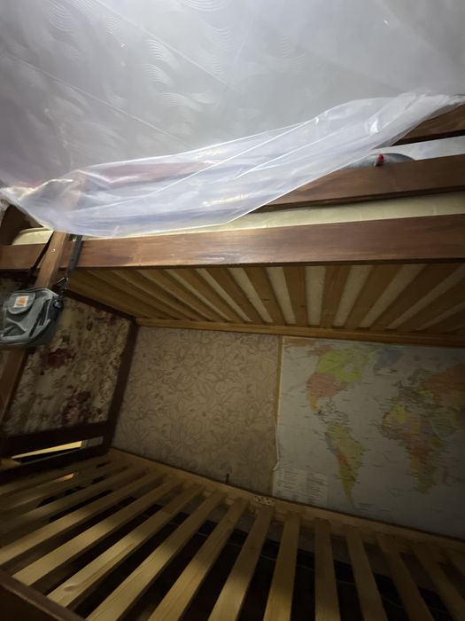 Продаем кровать с матрасами , б/у