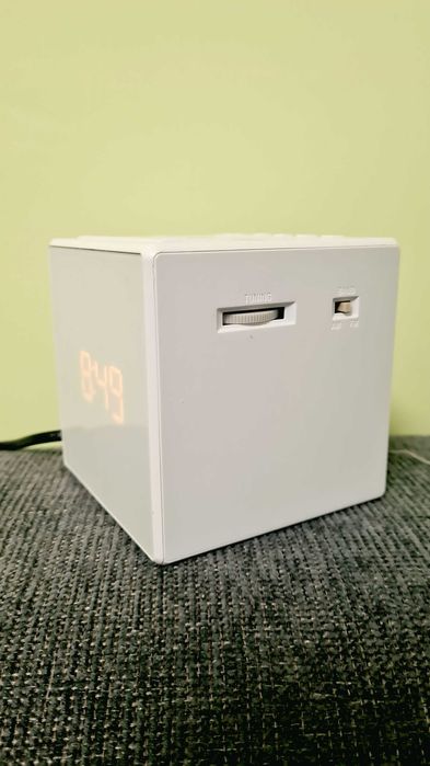 радио будилник Sony ICF-C1 с FM/AM