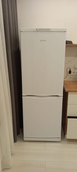 Холодильник Indesit