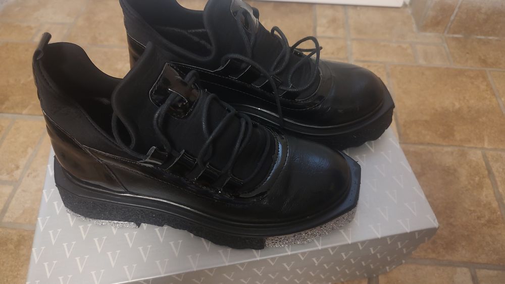 Vând ghete 36 impecabile