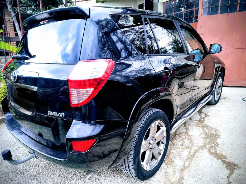Продавам Toyota Rav 4