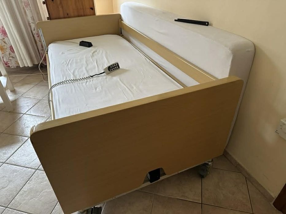 Електрическо болнично легло