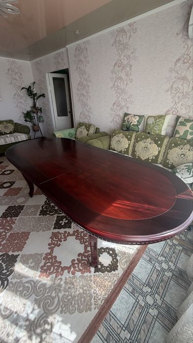 Продам стол, полированный, красное дерево