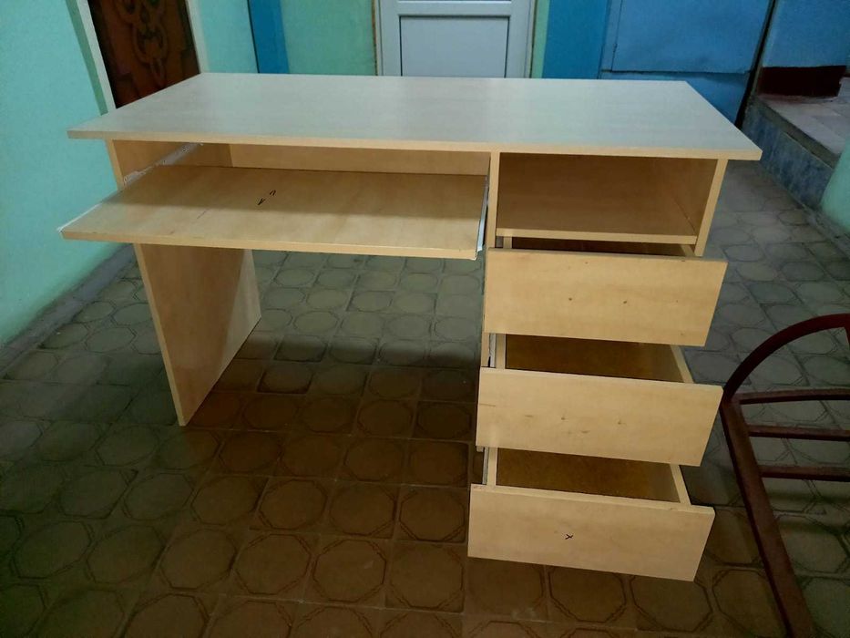 шкафы,столы в офис,магазин