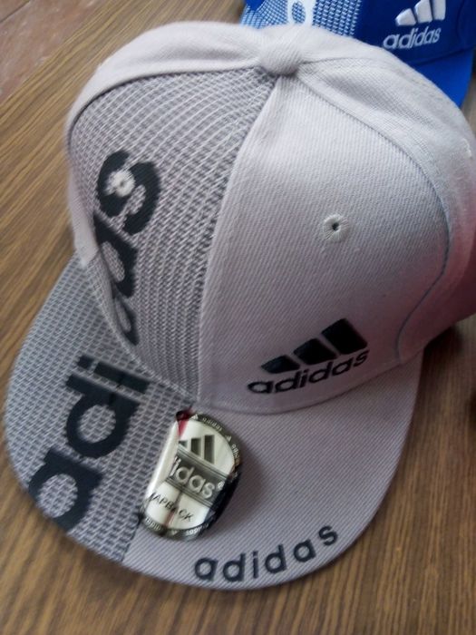 Kрасива шапка  Adidas