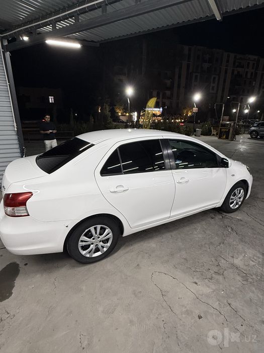 Tayota Yaris 2012 sedan