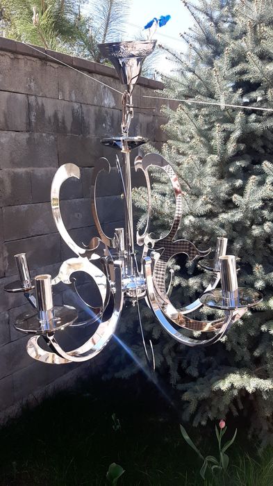 Люстра в хорошем состоянии