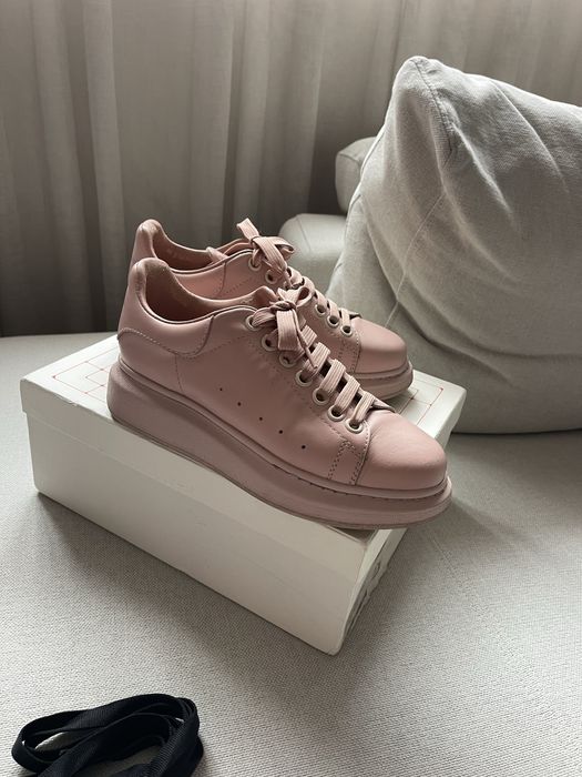 Спортни обувки в нежно розово