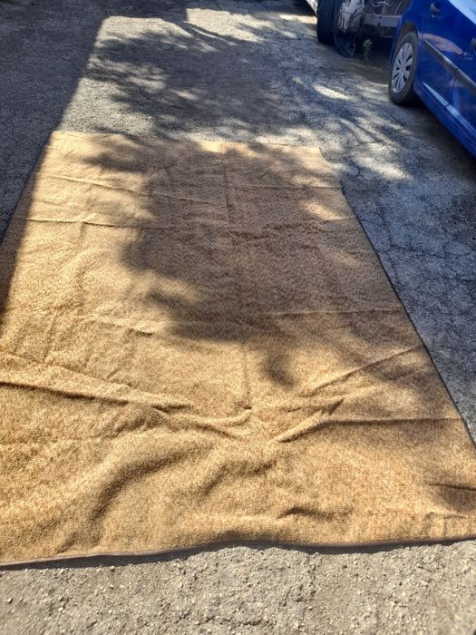 Персийски килим и мокетен