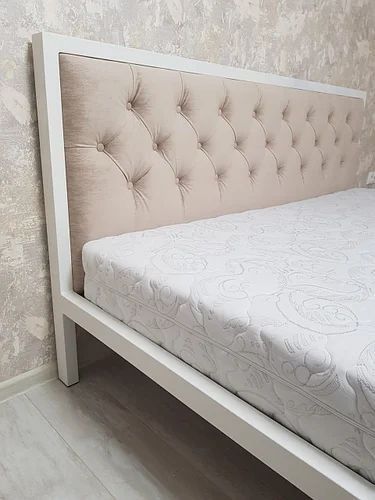 Metal krovat (металлический кровать)