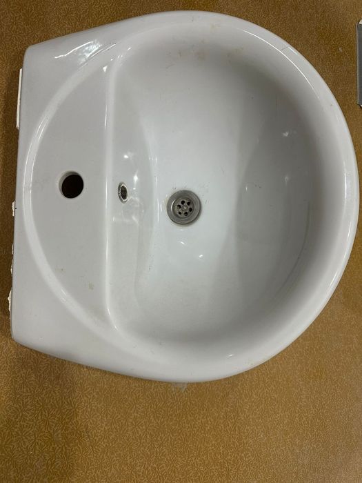 Раковина с пьедесталом