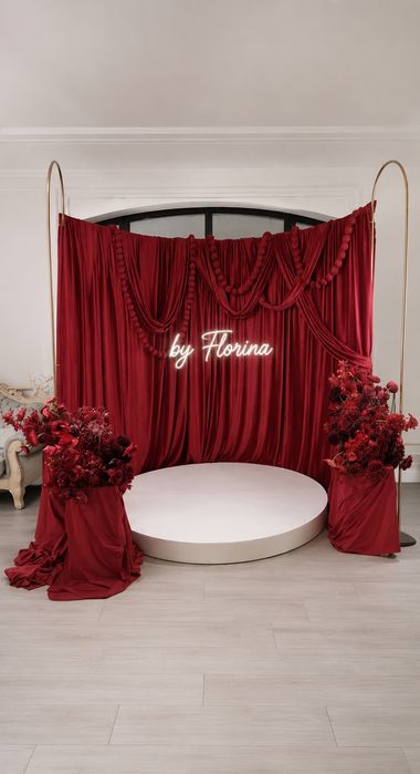 Aranjamente cu drapaj si fotocorner floral si  arcade de baloane